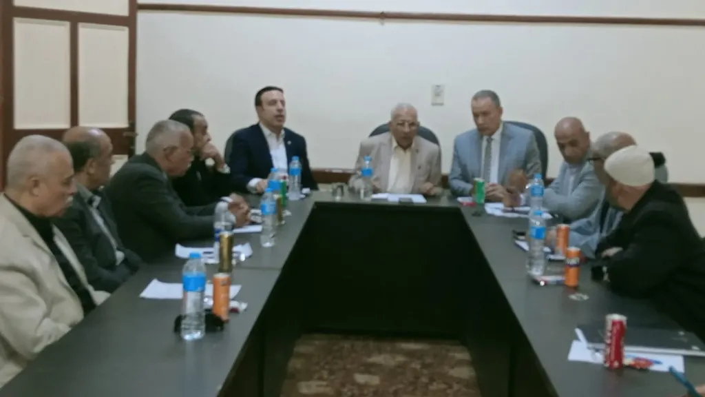 وكيلا وزارة التربية والتعليم والشباب والرياضة بأسيوط يشهدان انطلاق قوافل