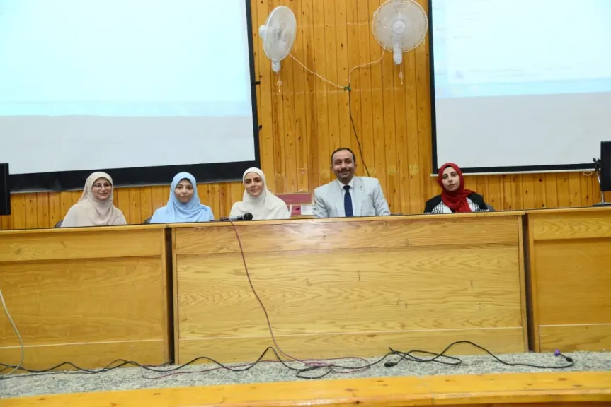 البرنامج التأهيلي للأطباء الجدد بمستشفيات جامعة أسيوط يختتم فعالياته بمناقشة
