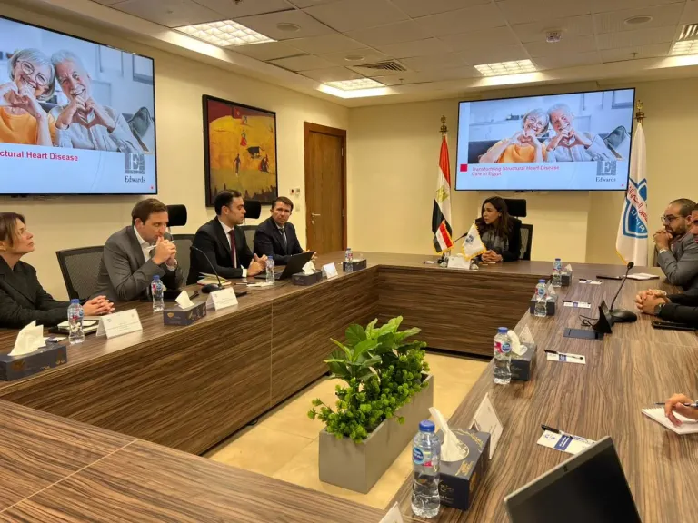 الهيئة العامة للتأمين الصحي الشامل تبحث التعاون مع شركات عالمية لتحديث منظومة علاج أمراض القلب