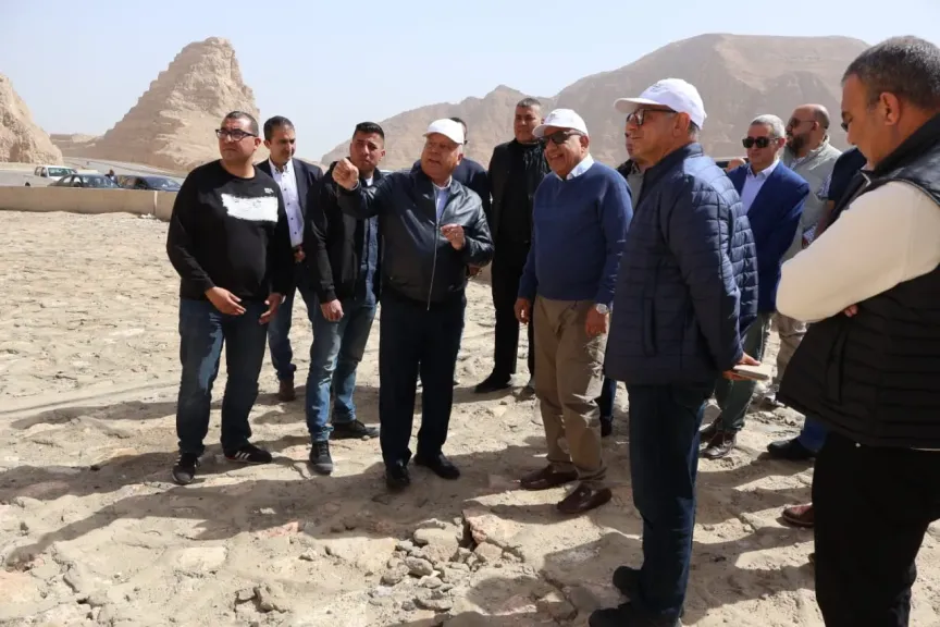 وزيرا النقل والكهرباء يتفقدان منطقة جبل الجلالة لإقامة عدد من المشروعات لتوليد الكهرباء من طاقة الرياح