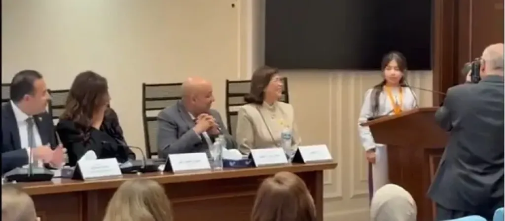 النواب والوزراء يصفقون بحرارة للطالبة ريماس لموهبتها في البرمجة دون هاتف شخصي