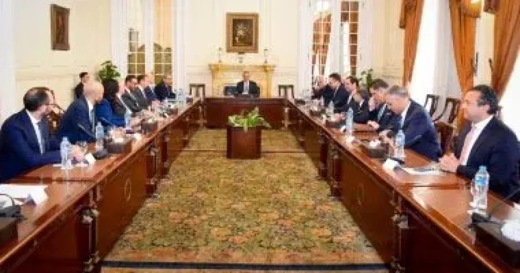 وزير الخارجية يبحث مع وفد من غرفة التجارة الأمريكية سبل تعزيز الشراكة