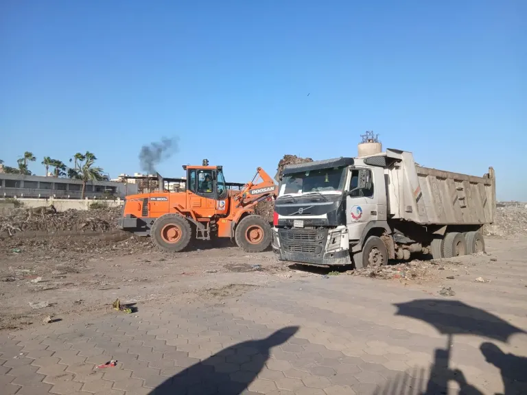 محافظ البحيرة تشدد على سرعة الانتهاء من المقالب العشوائية للحفاظ على البيئة رفع 600 طن فى اول يوم للحملة