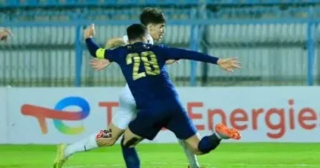 الزمالك يرتدى الزى البديل باللون الكحلى فى مواجهة المصرى