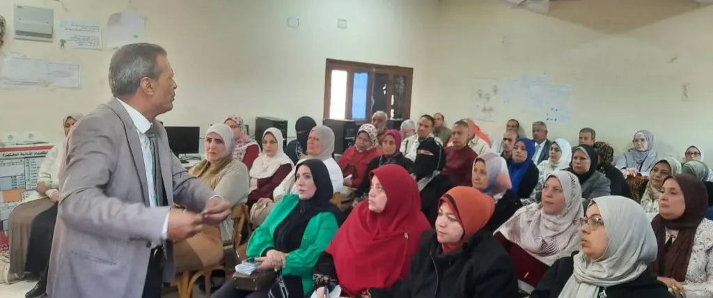 عباس يعقد إجتماعا موسعا بمديرى مدارس مقرات الإمتحانية للشهادة الإعدادية و الشهادة الثانوية و الدبلومات