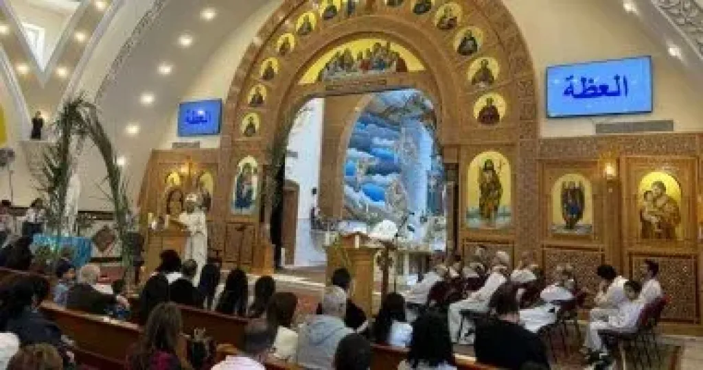 كنيسة السيدة العذراء بالقاهرة الجديدة تحتفل بأحد الشعانين وسط أجواء روحانية