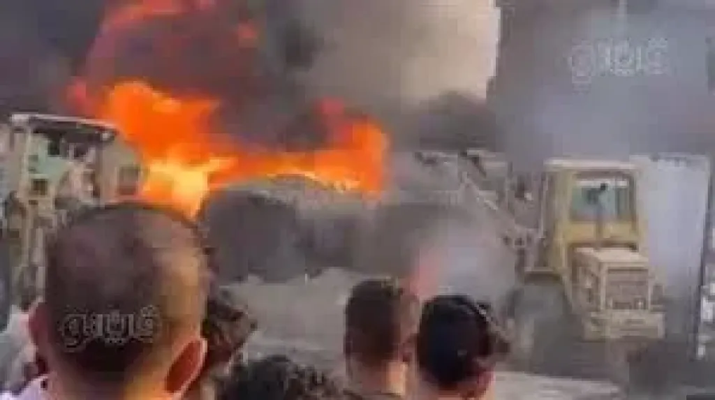 النيران تلتهم شاحنة خضروات على طريق مطروح الساحلي