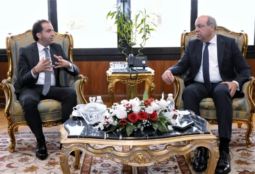 وزير الطيران المدني يبحث مع مسؤولي شركة Microsoft آليات تعزيز التعاون المشترك  فى مجالات تكنولوجيا المعلومات والتحول الرقمي