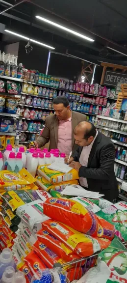 حماية المستهلك يضبط منتجات غذائية منتهية الصلاحية ويُحيل المخالفين للنيابة