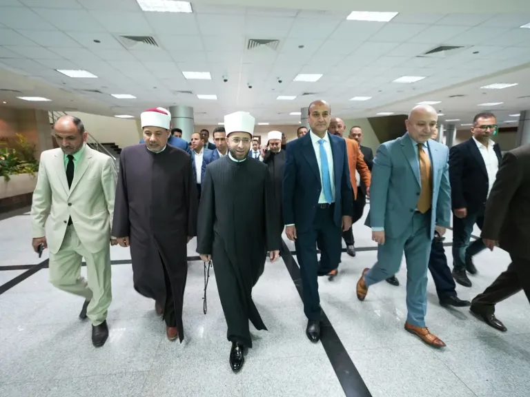 محافظ أسيوط يستقبل وزير الأوقاف بمطار أسيوط الدولي خلال زيارته للمشاركة