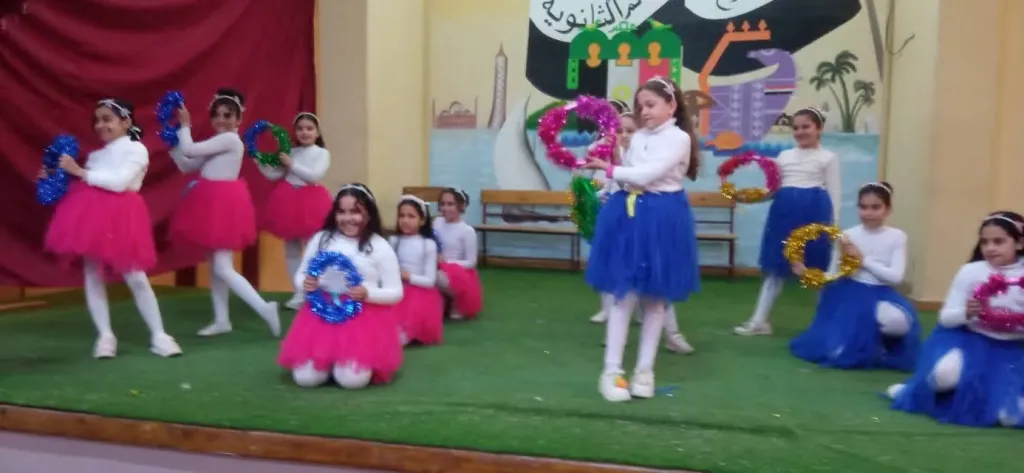 تحت شعار ”المسرح يجمعنا” اختتمت إدارة بندر كفر الدوار التعليمية مهرجان الفنون المسرحية