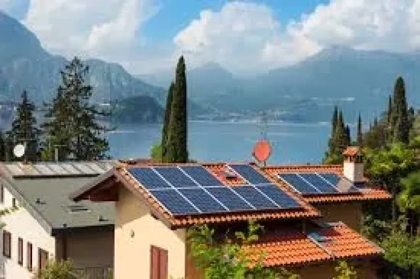 المنازل الأوروبية تتحول إلى محطات طاقة شمسية لمواجهة أزمة الكهرباء.. صور