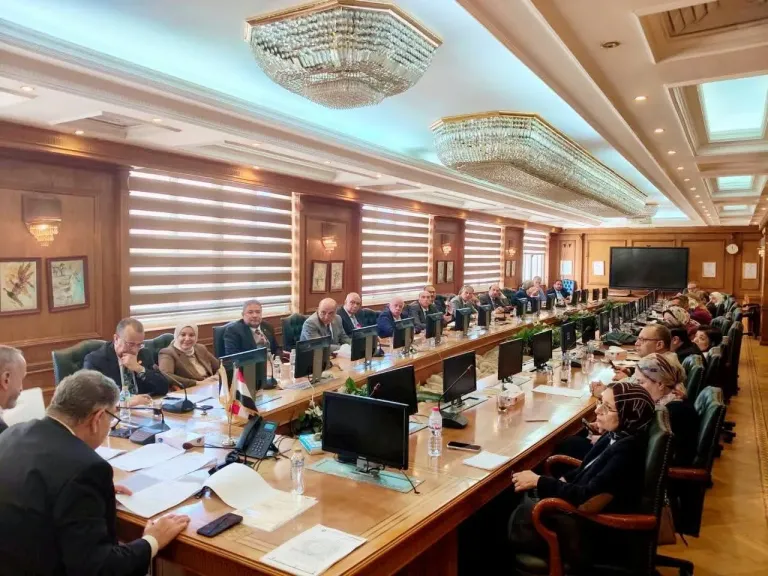 عميد طب أسيوط يشارك في  الاجتماع الدوري للجنة قطاع الدراسات الطبية