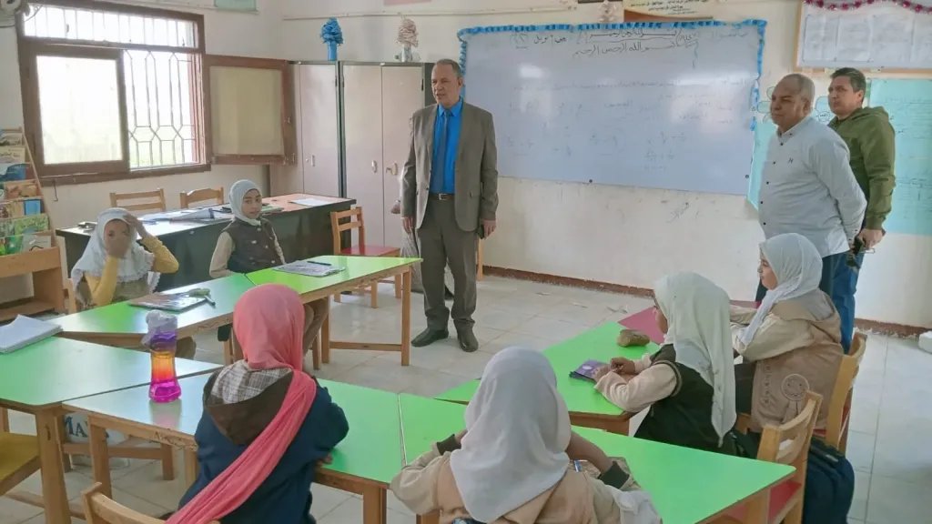 مدير تعليم أسيوط يعلن فوز طلاب النور للمكفوفين والخديجة يوسف الثانوية