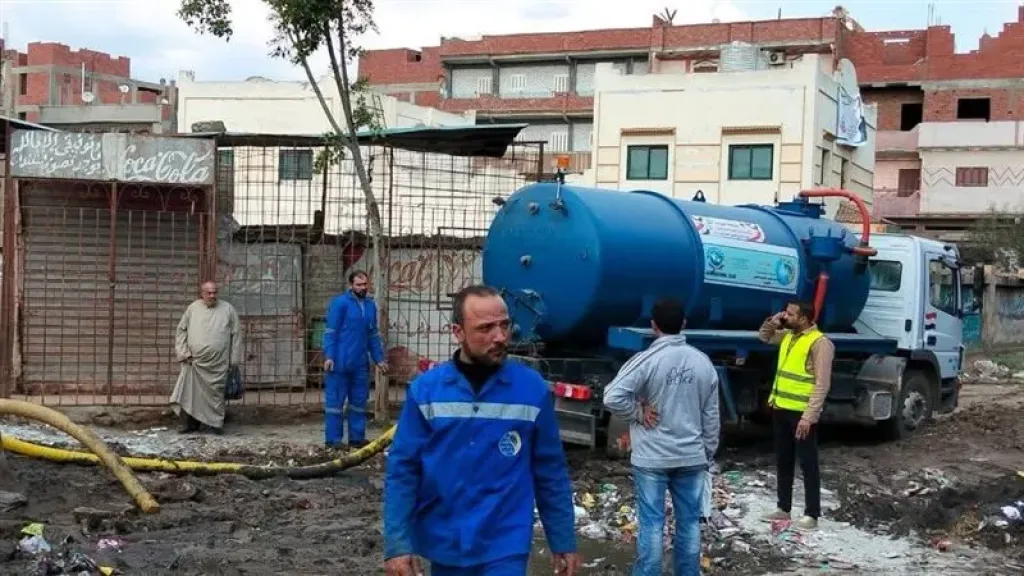 استجابة لـ الأهالي، تحرك عاجل لإزالة القمامة واحتواء أزمة الصرف في ميت غزال بالغربية