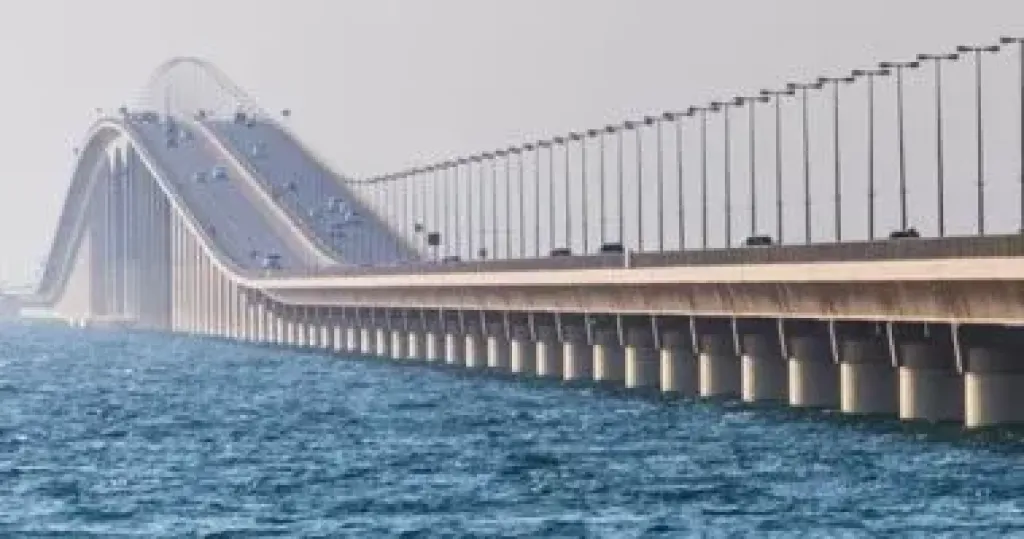 السعودية تعلق حركة العبور على جسر الملك فهد المؤدى إلى البحرين