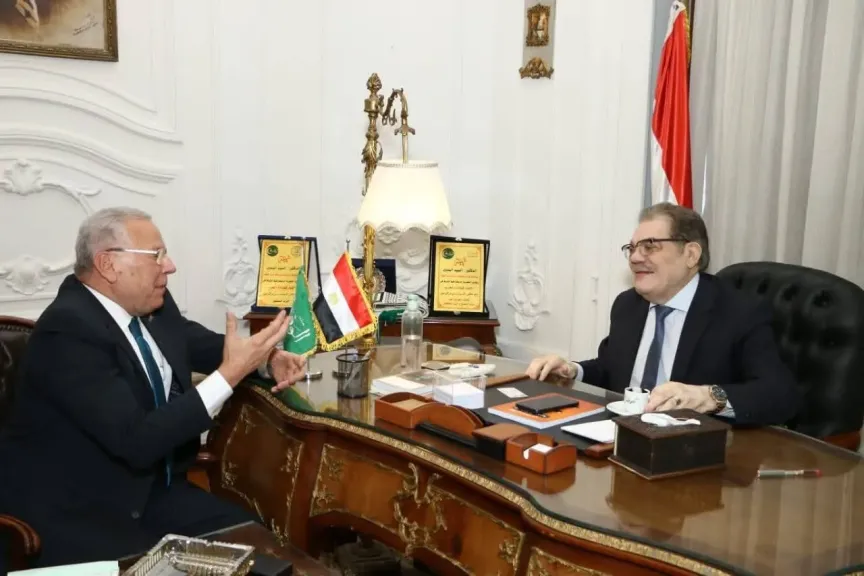 انضمام رئيس «هاي فارم» للوفد وتكليفه بالقوافل الطبية