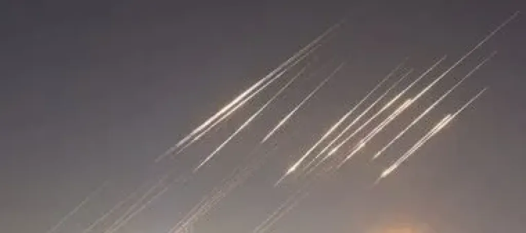 صافرات الإنذار تدوى فى مفاعل ديمونة بعد سقوط صواريخ إيرانية بمدينة النقب