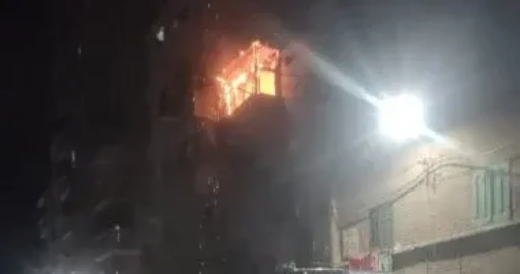 إصابة 5 أشخاص إثر حريق داخل شقة سكنية فى بولاق الدكرور