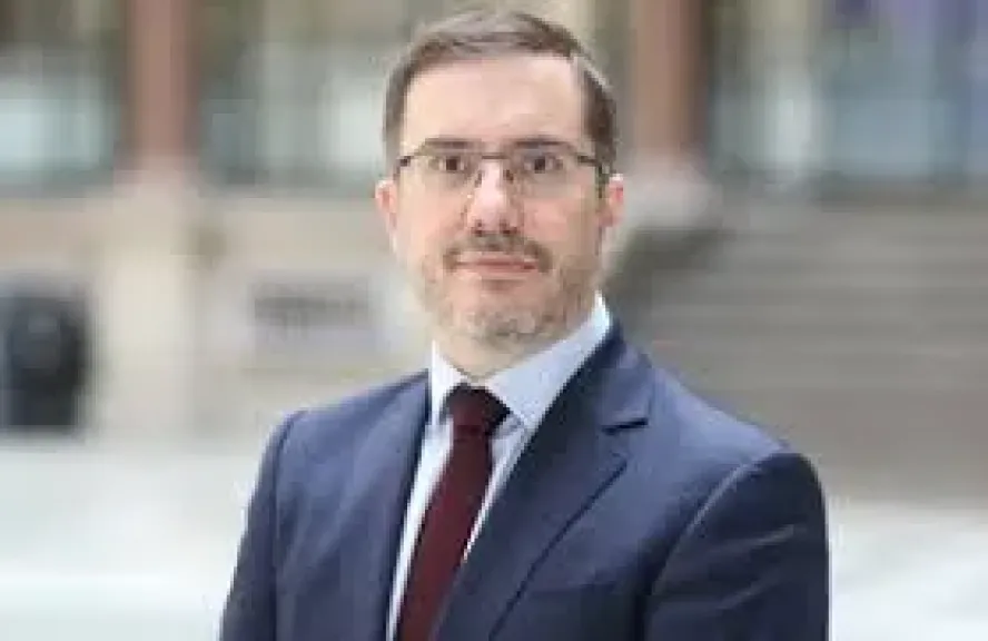 سفير بريطانيا يشيد بدور مصر والوسطاء فى التوصل لوقف إطلاق النار فى إيران