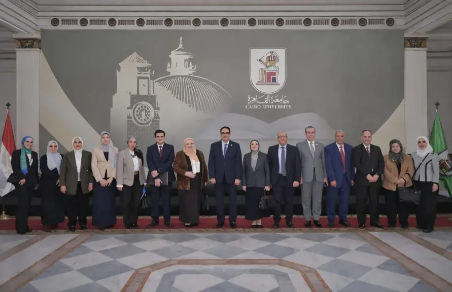 جامعة القاهرة تبحث تجديد اعتماد صيدلة القاهرة وتعزيز جودة البرامج الأكاديمية