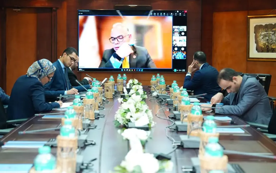 وزير الاستثمار يبحث مع وزير التجارة البريطاني تعزيز التعاون الاقتصادي ودفع الاستثمارات المشتركة