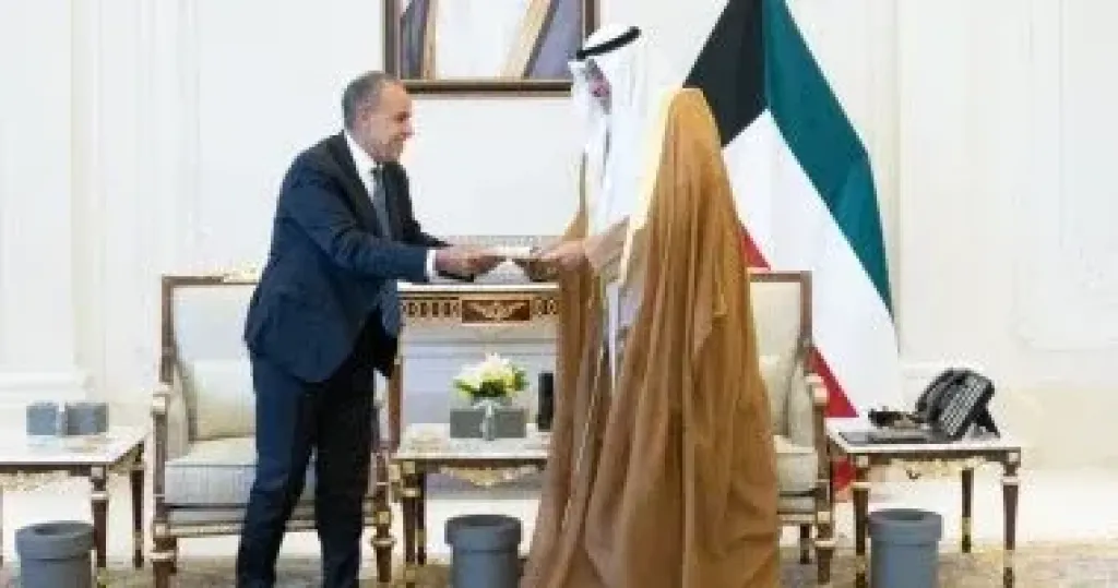 وزير الخارجية يسلم ولى عهد الكويت رسالة خطية من الرئيس السيسى