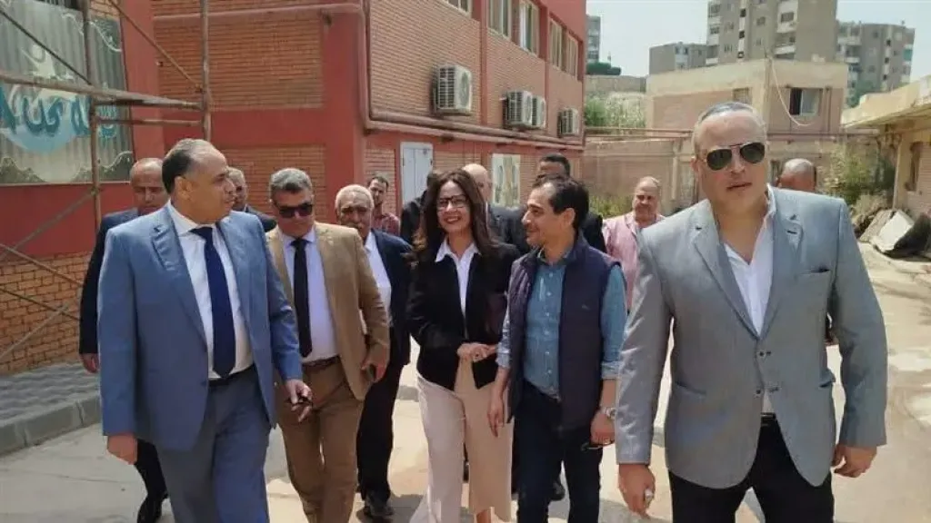 وزيرة الثقافة تتفقد مسرح وسيرك 15 مايو تمهيدًا لافتتاحه الشهر المقبل
