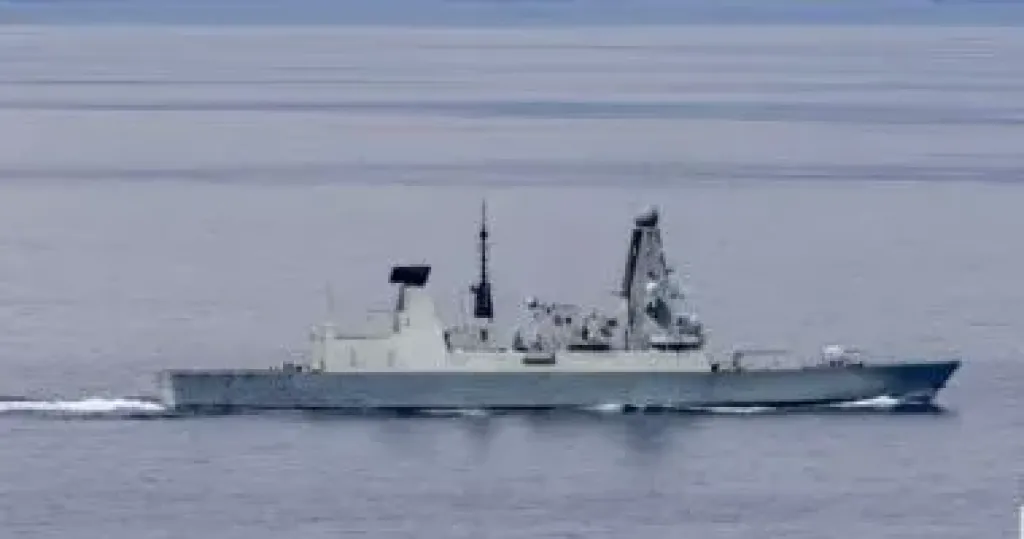 مدمرة بريطانية ترسو فى المتوسط بسبب عطل فنى