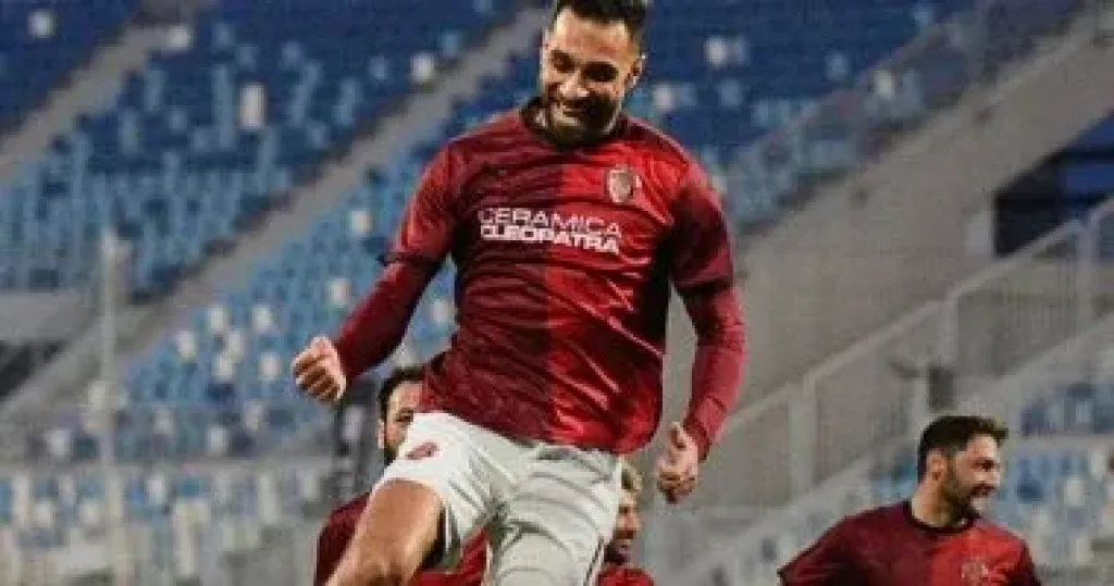 سيراميكا يستعيد خدمات عمرو السولية أمام إنبى في الدوري