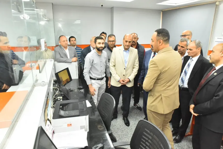 محافظ أسيوط يتفقد مركز الخدمات المميز بالغرفة التجارية ويؤكد: كفاءة الأداء