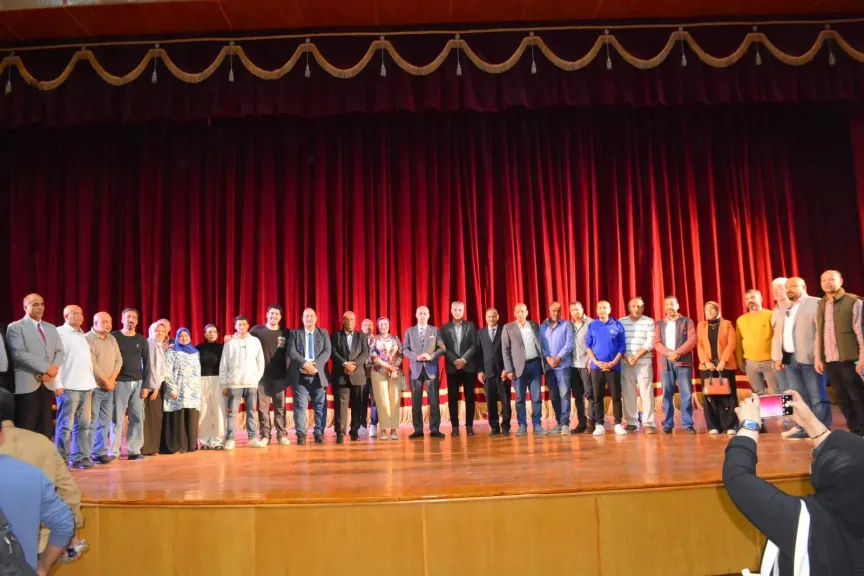 “الليلة الكبيرة” على مسرح جامعة أسيوط ضمن مهرجان الإبداع المسرحي