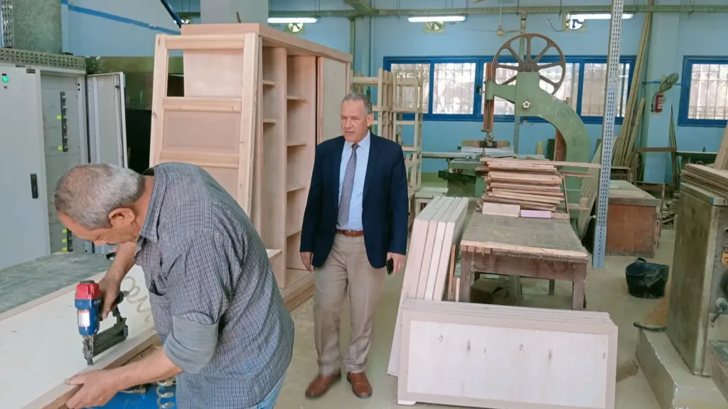 وكيل وزارة التعليم بأسيوط يتفقد المدرسة الثانوية الميكانيكية بحى غرب