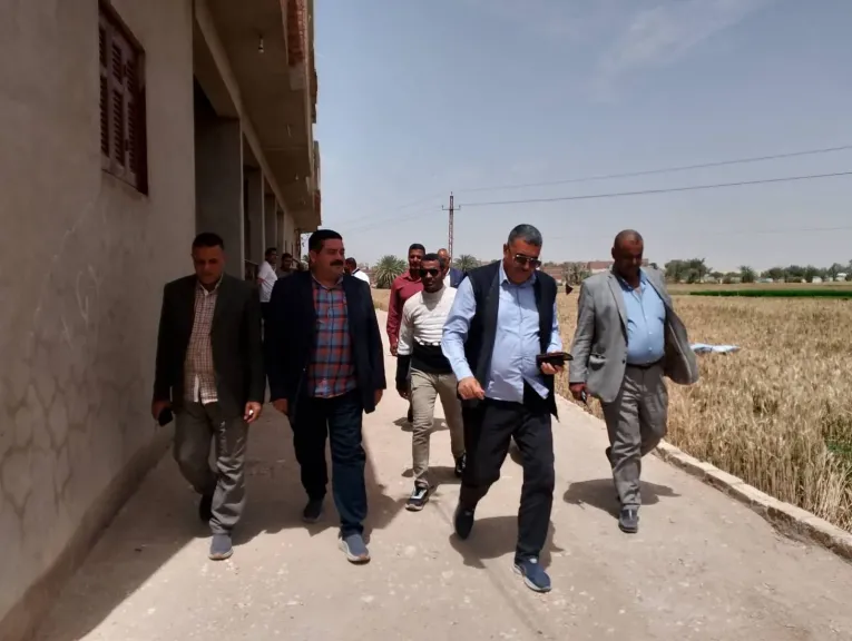 محافظ أسيوط: تسريع وتيرة التصالح في مخالفات البناء .. وحملات طرق الأبواب