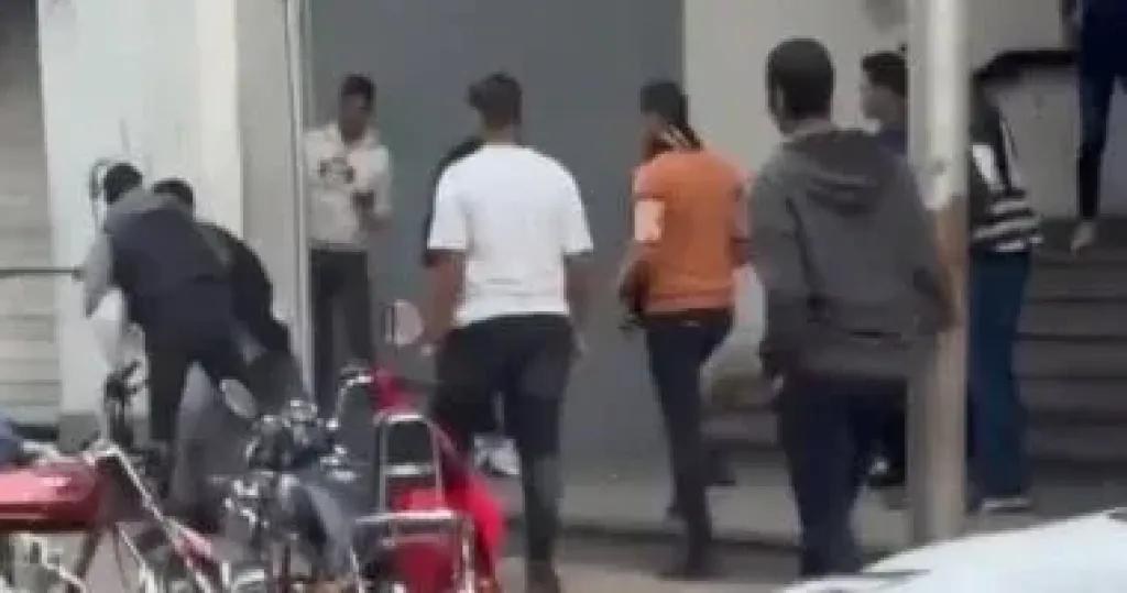 معاكسة فتاة وراء نشوب مشاجرة وإصابة 3 أشخاص فى حدائق أكتوبر