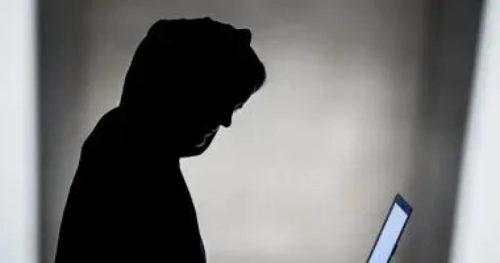 السجن 3 سنوات لمحامى هدد زوجته بصورها للتنازل عن حقوقها الزوجية بالإسكندرية