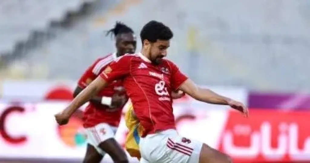 بن رمضان يقترب من التواجد في تشكيل الأهلي الأساسي أمام سموحة