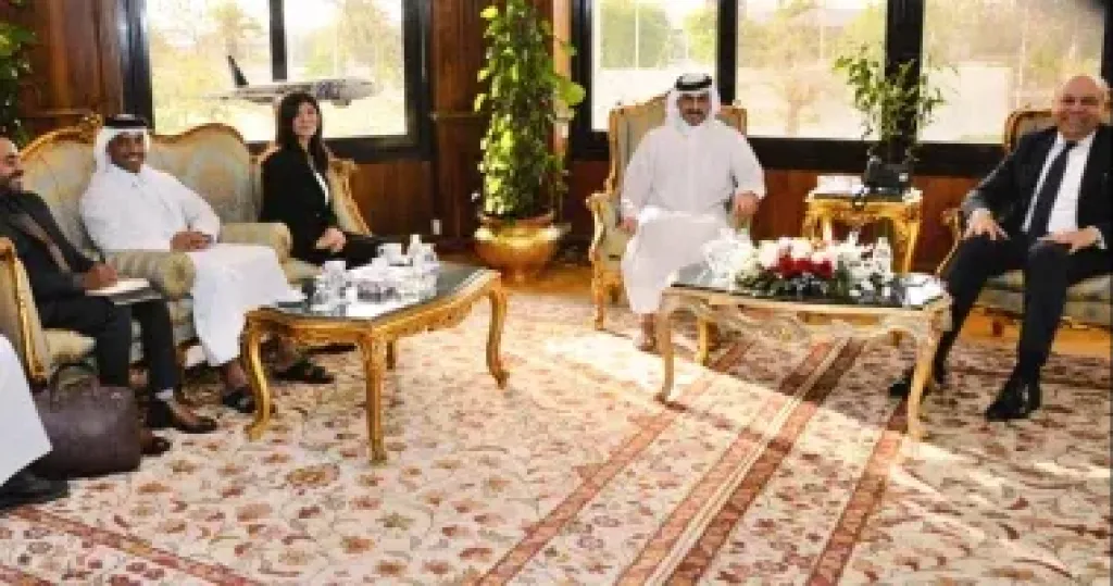 وزير الطيران يبحث مع مستثمرين قطريين إنشاء مصنع وقود طائرات مستدام فى مصر