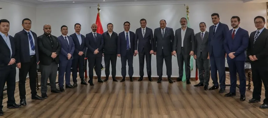 وزير الزراعة يبحث مع وفد من المستثمرين الصينيين آفاق التعاون في التصنيع الزراعي والتكنولوجيا الحديثة