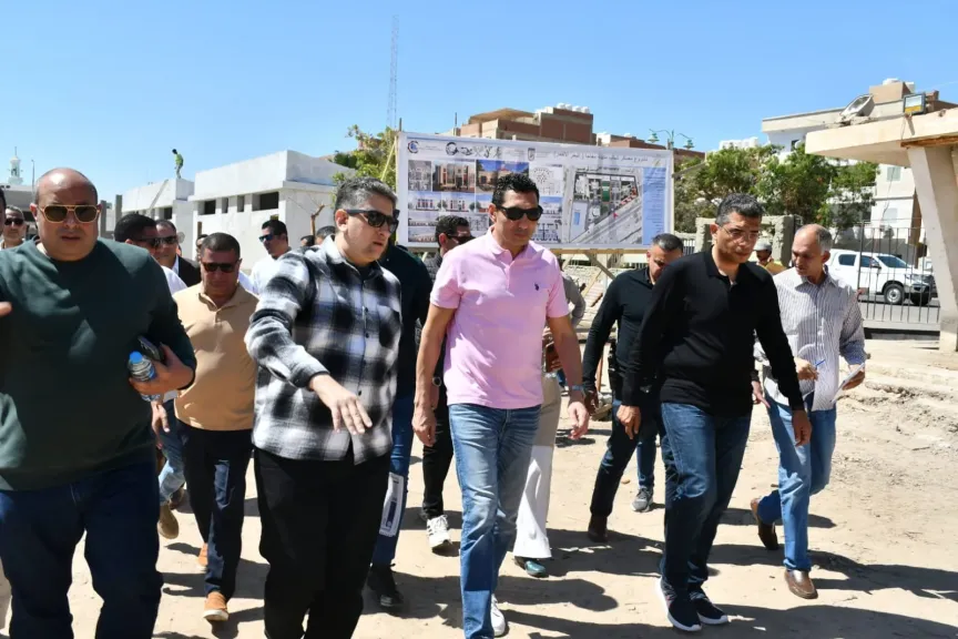 وزير الشباب ومحافظ البحر الأحمر يتفقدان  الأعمال الانشائية بمعسكر الشباب بسفاجا