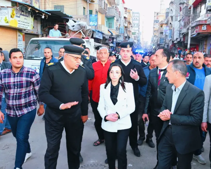 جاكلين عازر تقود حملة مكبرة لإزالة إشغالات شارع ناصر بأبو حمص