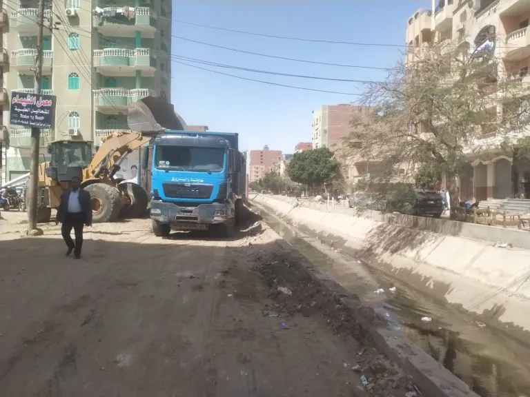 محافظ أسيوط: رفع 200 طن مخلفات خلال حملات نظافة مكثفة بمدينة ديروط