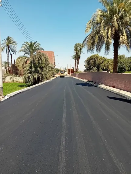 محافظ أسيوط: الانتهاء من رصف شارع القفاصين بأبو تيج بطول 1550 مترًا ضمن