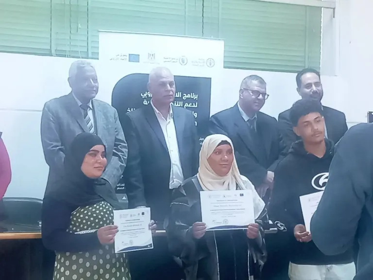 محافظ أسيوط: دعم ريادة الأعمال الزراعية وتمكين الشباب عبر تدريب