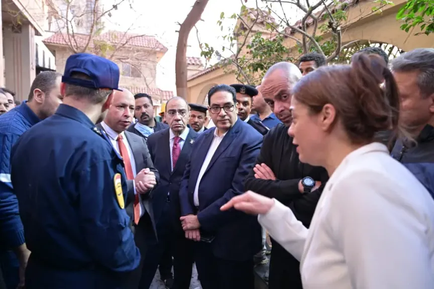 رئيس جامعة القاهرة يتفقد حريق مستشفى الاستقبال والطوارئ بقصر العيني ويطمئن على المرضى