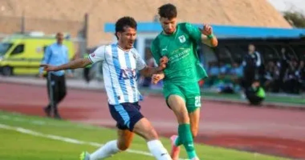 المصرى يتقدم على بيراميدز بهدف لكريم بامبو من ركلة جزاء