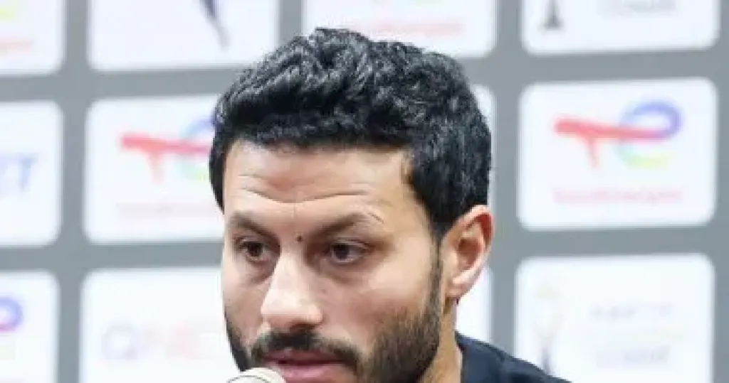 محمد الشناوى يدعم الأهلى أمام سموحة من مدرجات استاد القاهرة رغم الإيقاف
