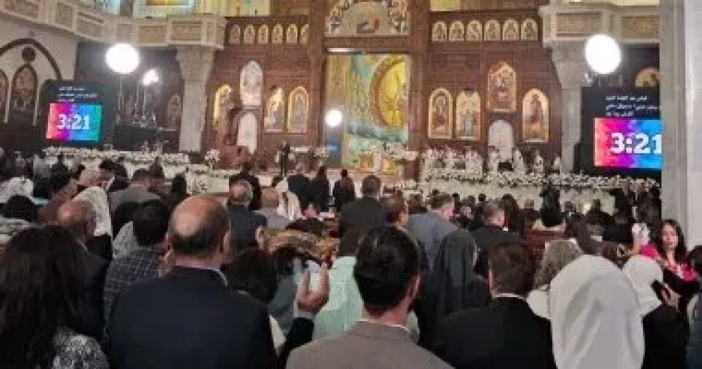 بحضور مشايخ الأزهر والأوقاف.. الآلاف يشاركون في قداس عيد القيامة بالكاتدرائية
