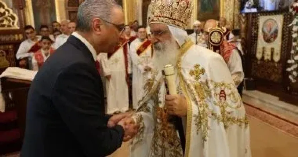 محافظ الجيزة يزور مطرانية الأقباط الأرثوذكس لتقديم التهنئة بعيد القيامة المجيد