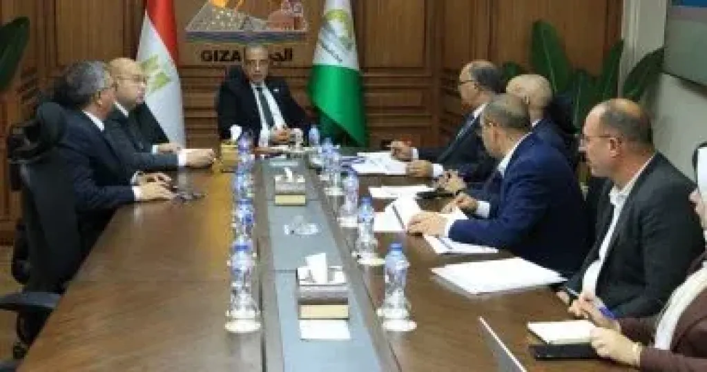 محافظ الجيزة يوجه بخطة عمل زمنية لرفع كفاءة النظافة فى أبو النمرس